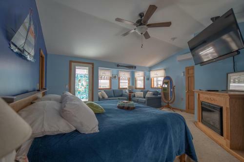 Footbridge Beach Motel