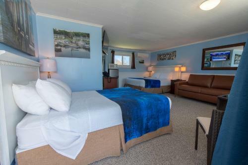 Footbridge Beach Motel