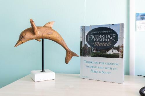 Footbridge Beach Motel