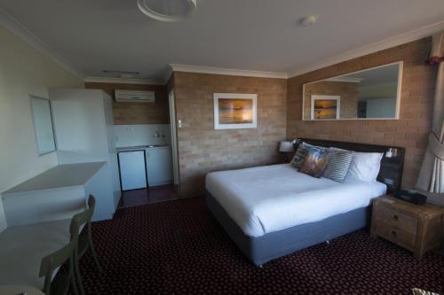 Anchor Bay Motel