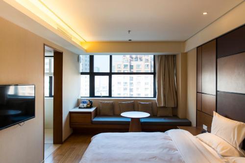 Ji Hotel Zhaojiabang Road