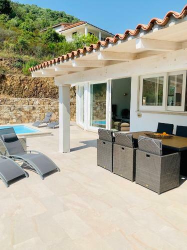 Neues Haus Mit Beheiztem Pool