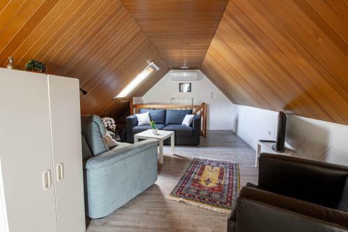 L�tt Hus Erna