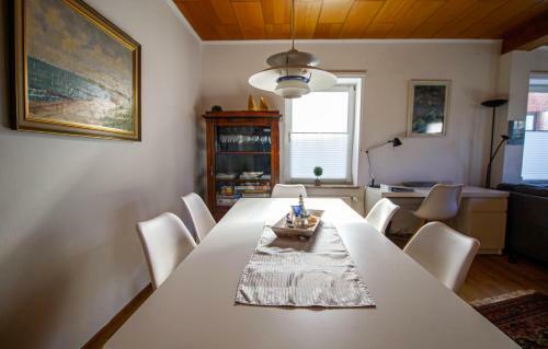 L�tt Hus Erna