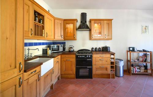Beautiful Apartment In Bucine With 2 Bedrooms