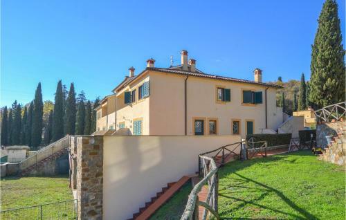 Beautiful Apartment In Bucine With 2 Bedrooms