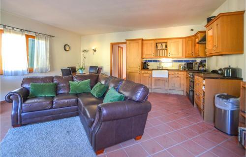 Beautiful Apartment In Bucine With 2 Bedrooms