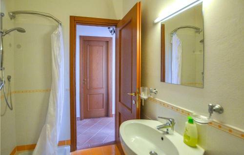 Beautiful Apartment In Bucine With 2 Bedrooms