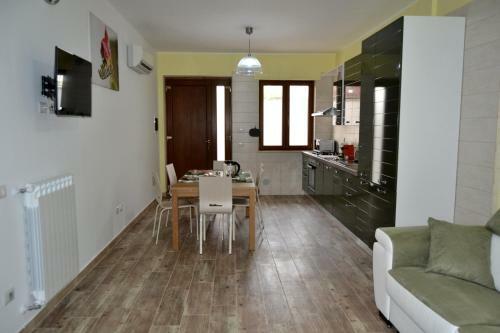 A Casa Di Leo ? Leo?s House ? Chez L�o