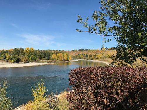 Along River Ridge Bed & Breakfast