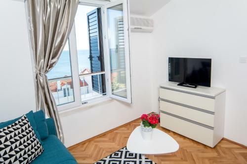 Apartment Seven