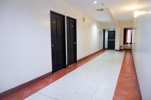 Roger's Place Hotel