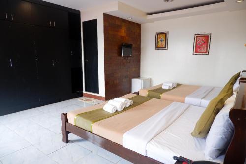 Roger's Place Hotel
