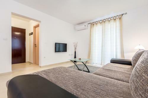 Modern & Comfy Apartment Marko