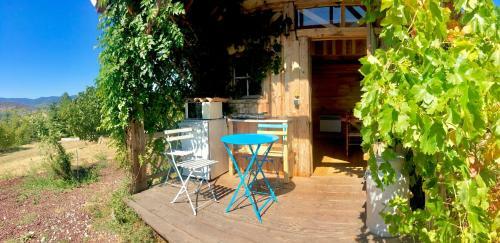 La Roulotte Et La Cabane de La Colline Seive
