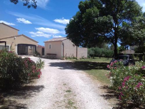 La Clastre Location D'une Micromaison Proche D'uzes
