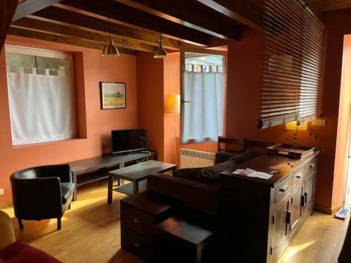 Casa de Poble Acollidora,amb Llar de Foc, Traster