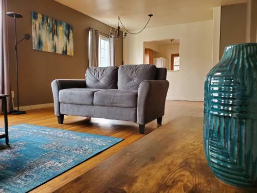 Family Friendly Suburban Home- 5mi To Downtown!