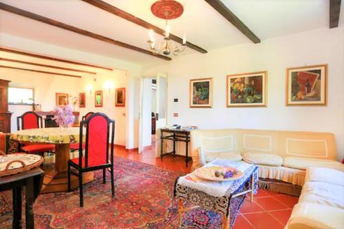 Tuscan Villa With Views And Pool. Hosts Up To 15