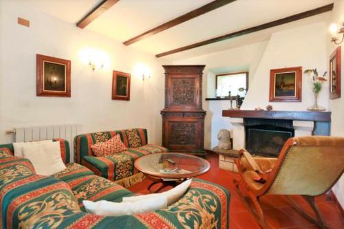 Tuscan Villa With Views And Pool. Hosts Up To 15