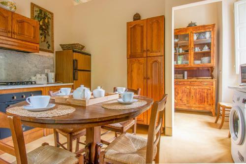 Altido Stunning Villa For 10 With Garden And Pool
