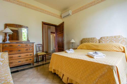 Altido Stunning Villa For 10 With Garden And Pool