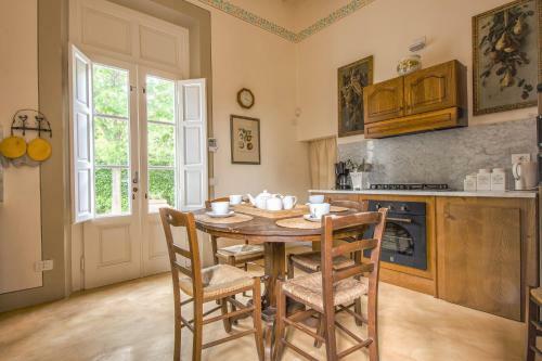Altido Stunning Villa For 10 With Garden And Pool