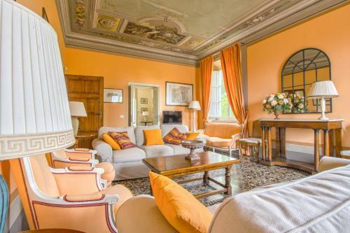 Altido Stunning Villa For 10 With Garden And Pool
