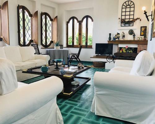 Villa Luigina - Seafront Villa In Capo D'orlando