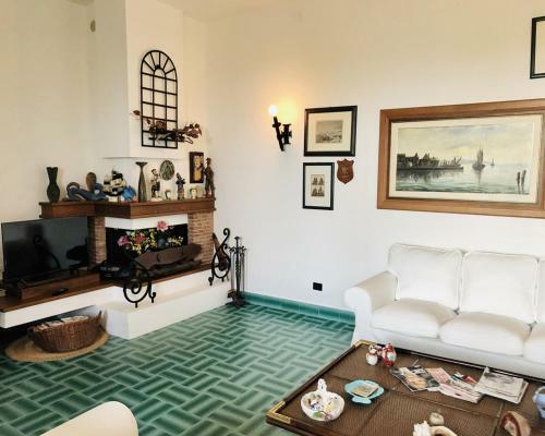 Villa Luigina - Seafront Villa In Capo D'orlando