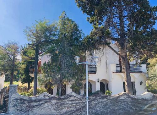 Villa Luigina - Seafront Villa In Capo D'orlando