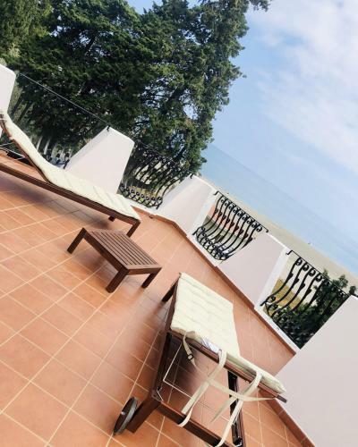 Villa Luigina - Seafront Villa In Capo D'orlando