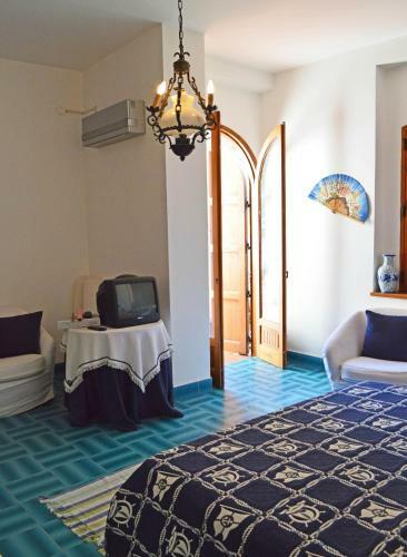 Villa Luigina - Seafront Villa In Capo D'orlando