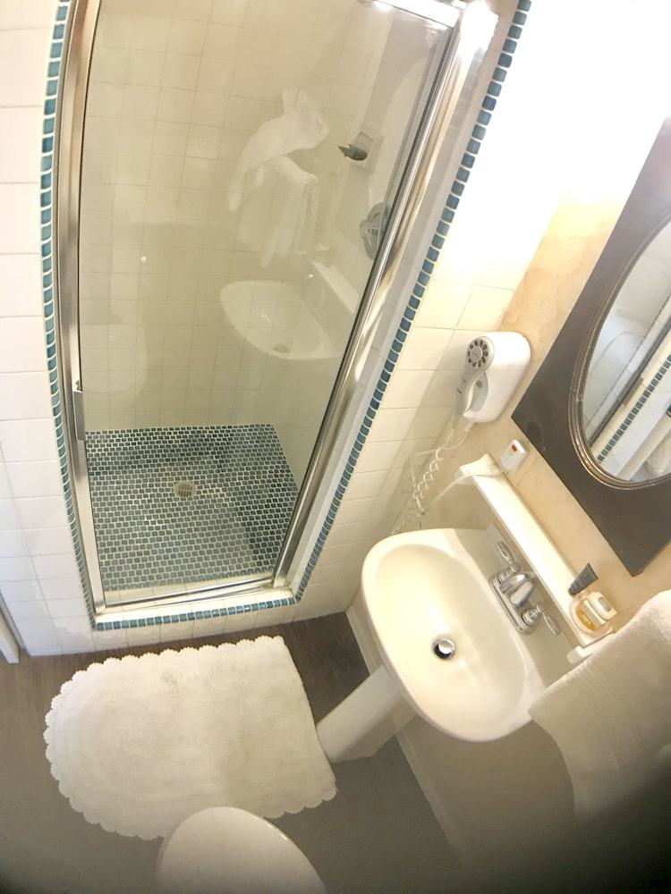 Bed & Breakfast Bath Street Inn
