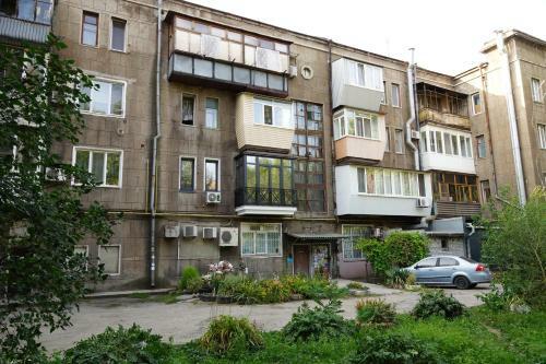 3 Rooms Vip Apartment On Metallurgov 5