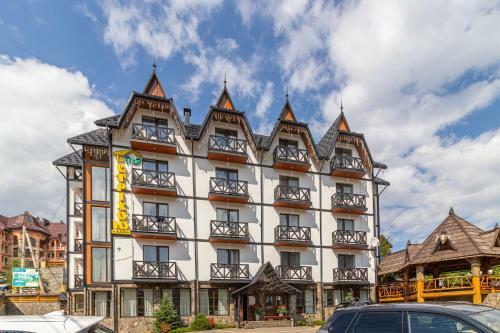 Hotel Pid Strihoju