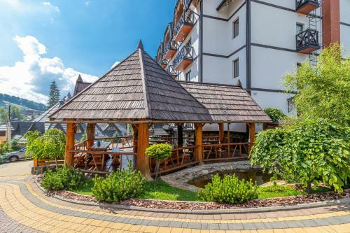 Hotel Pid Strihoju