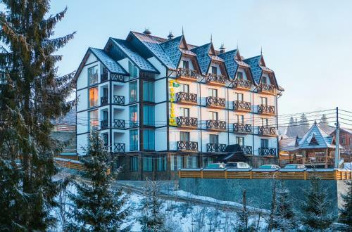 Hotel Pid Strihoju