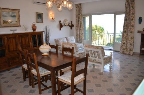 Villa & Apt. Rina By Solturelba