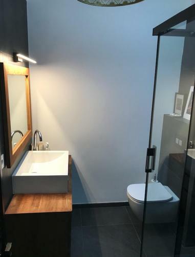 Gorgeous New-built Townhouse In Prime Location