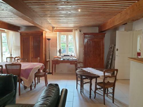 Hostal Les �curies