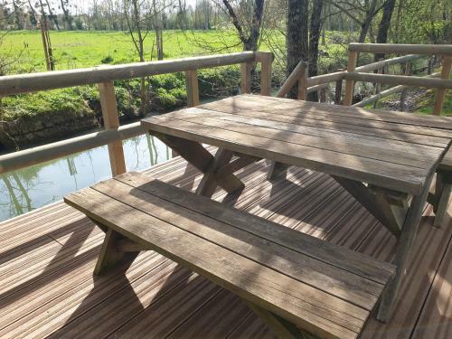 Hostal Les �curies