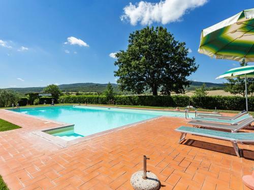 Alluring Apartment In Casole D'elsa With Swimming Pool