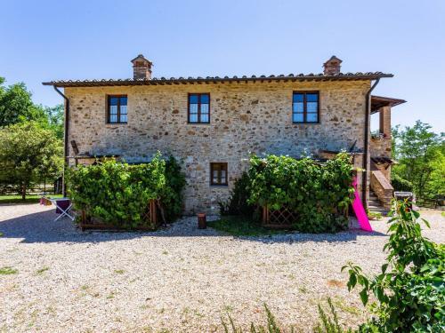 Alluring Apartment In Casole D'elsa With Swimming Pool