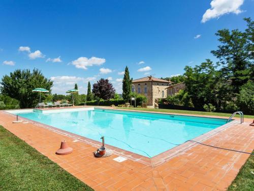 Alluring Apartment In Casole D'elsa With Swimming Pool