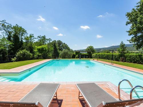 Alluring Apartment In Casole D'elsa With Swimming Pool