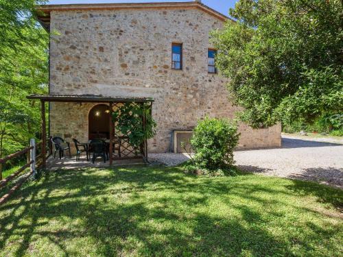 Alluring Apartment In Casole D'elsa With Swimming Pool