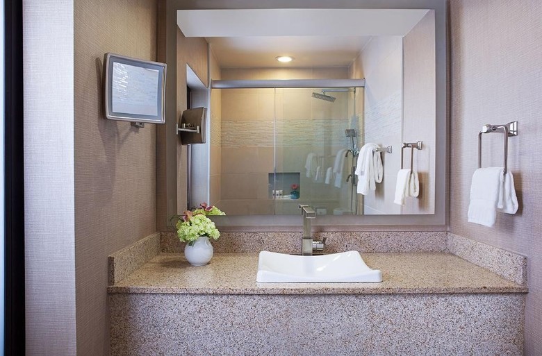 Luxe City Center Hotel
