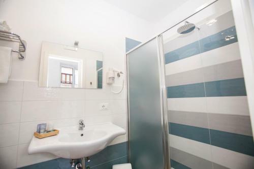 Hostal Mediterranean Rooms
