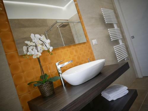 Denza Apartments